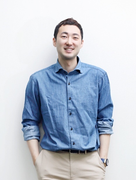 파란 셔츠를 입은 김현수 프로필 사진